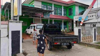 Warga bawa Ambulans Puskesmas Nuangan Boltim antar pasien ke RS Ratatotok karena sopir absen