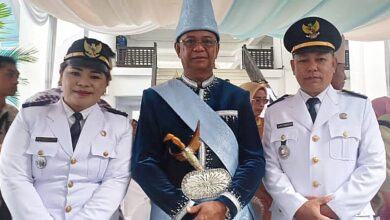 bupati boltim dan camat nuangan di upacara hut sulut 61