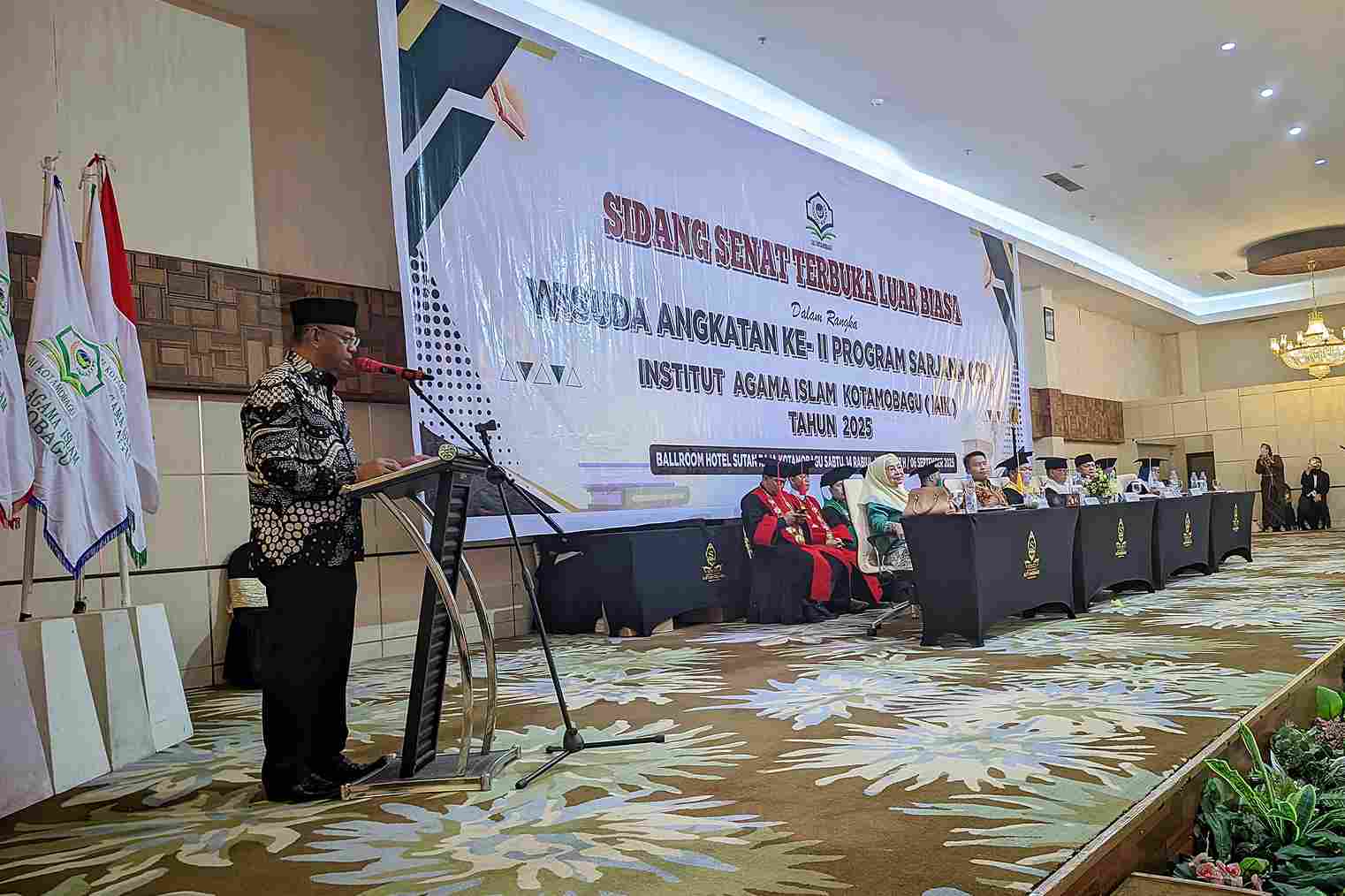 Bupati Boltim Oskar Manoppo Hadiri Wisuda IAI Kotamobagu 2025