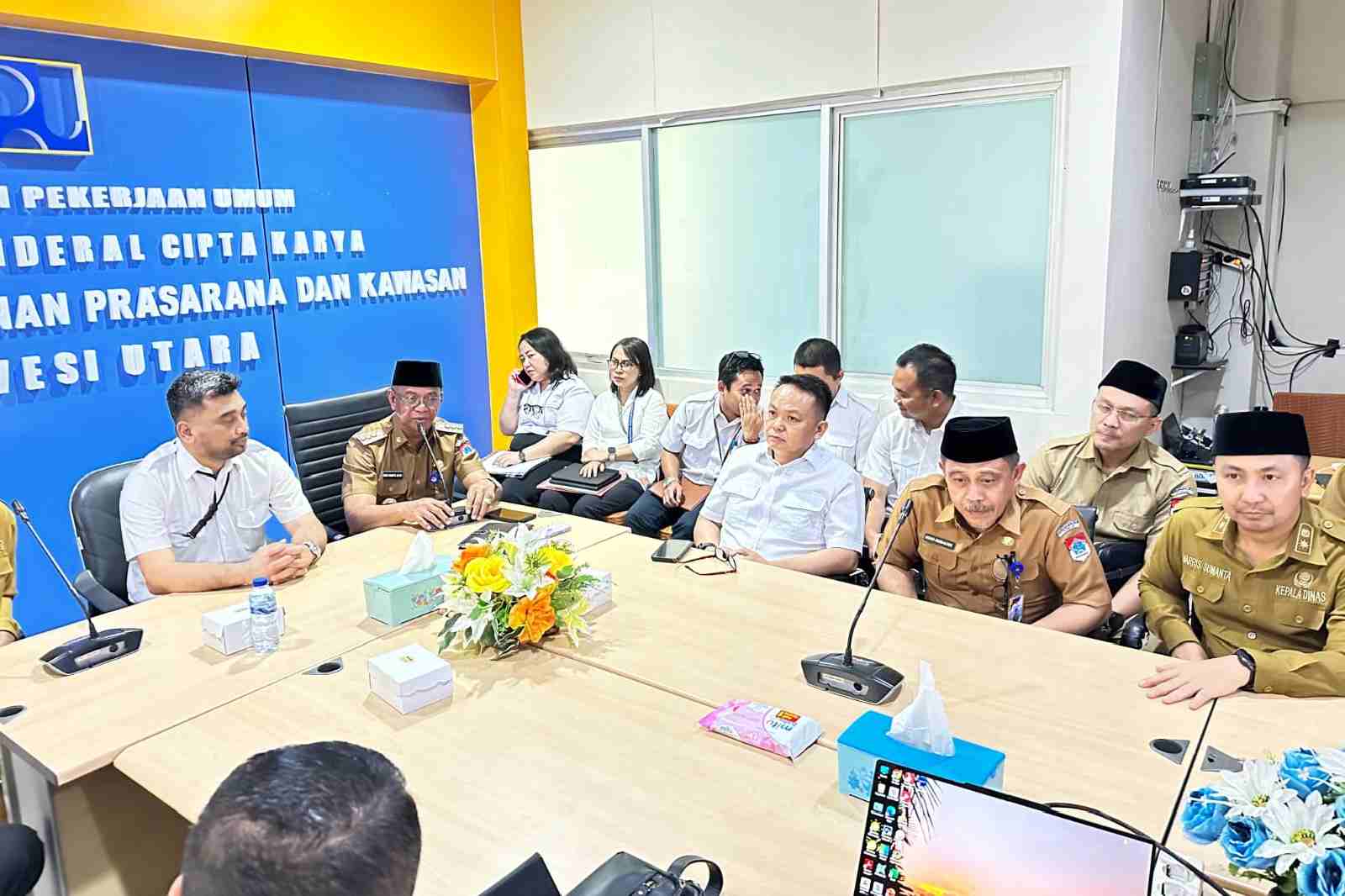 Bupati Boltim Oskar Manoppo saat koordinasi dengan BPBPK Sulut, Selasa (9/9/2025).