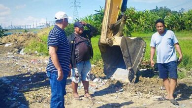 Bupati Boltim Oskar Manoppo saat meninjau TPS sementara di Tutuyan
