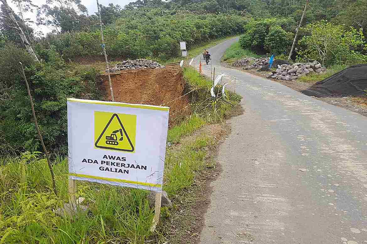 Perbaikan Jalan Atoga Boltim