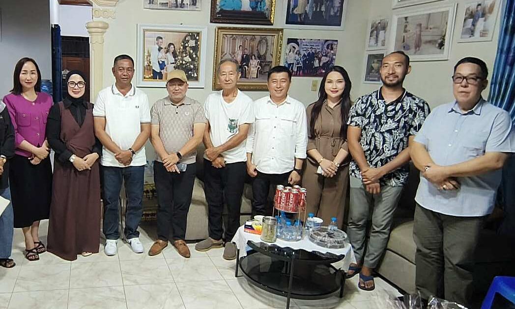 Bupati Oskar Manoppo dan Wabup Argo Sumaiku bersama warga Dodap Bersatu saat pengucapan syukur