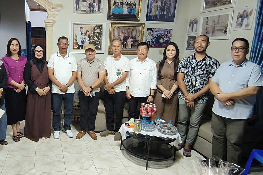 Bupati Oskar Manoppo dan Wabup Argo Sumaiku bersama warga Dodap Bersatu saat pengucapan syukur