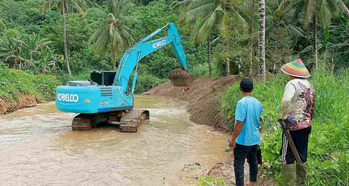 KUD Nomontang keruk Sungai Molobog Timur