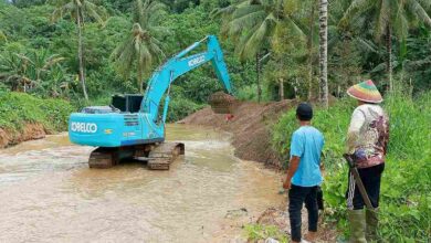 KUD Nomontang keruk Sungai Molobog Timur