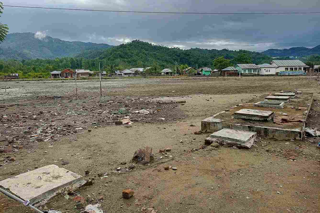 Lapangan Desa Loyow Boltim