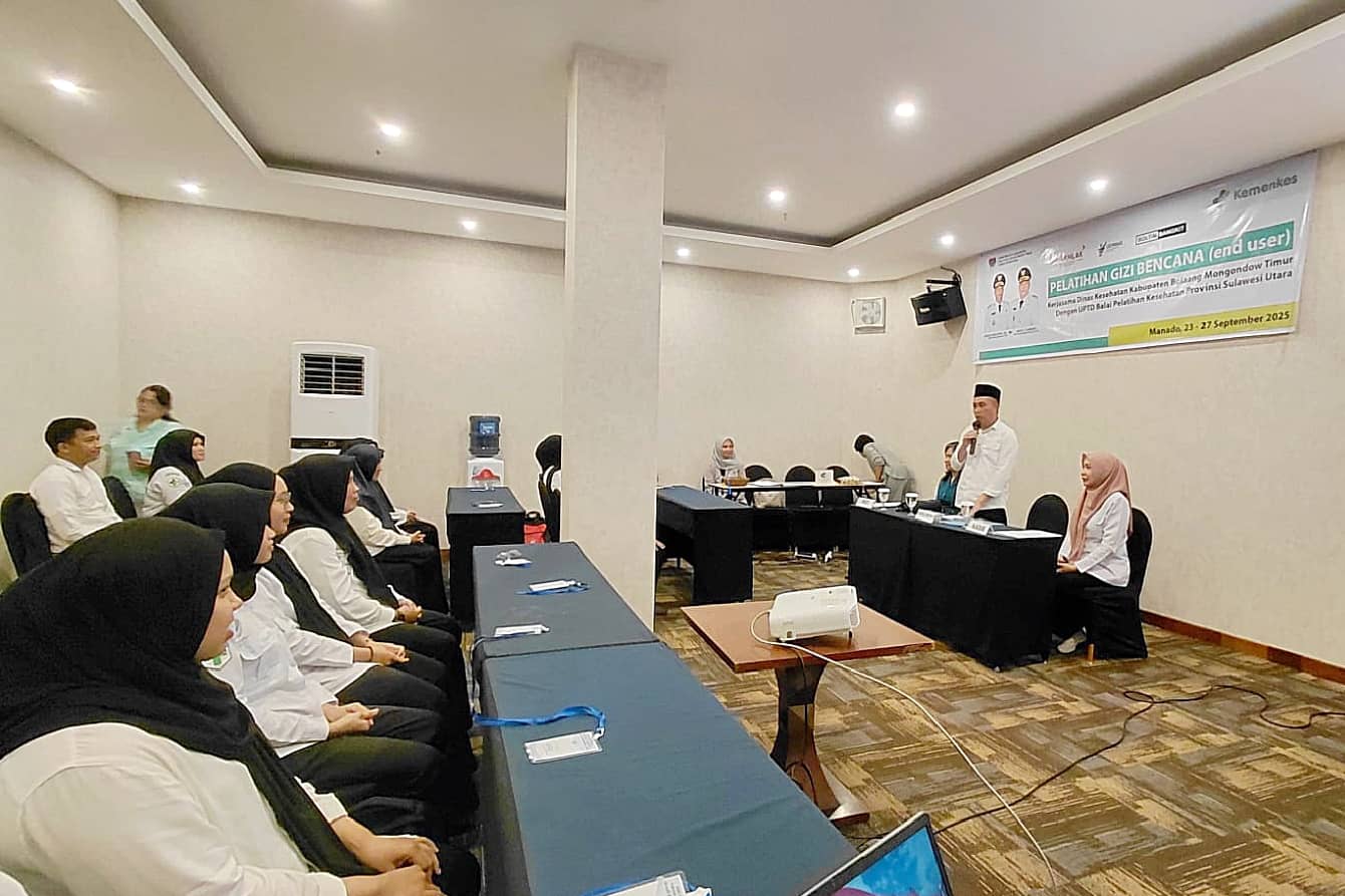 Wabup Boltim Argo Vinsensius Sumaiku memberikan sambutan pada Pelatihan Gizi Bencana di Manado, Rabu (24/9).