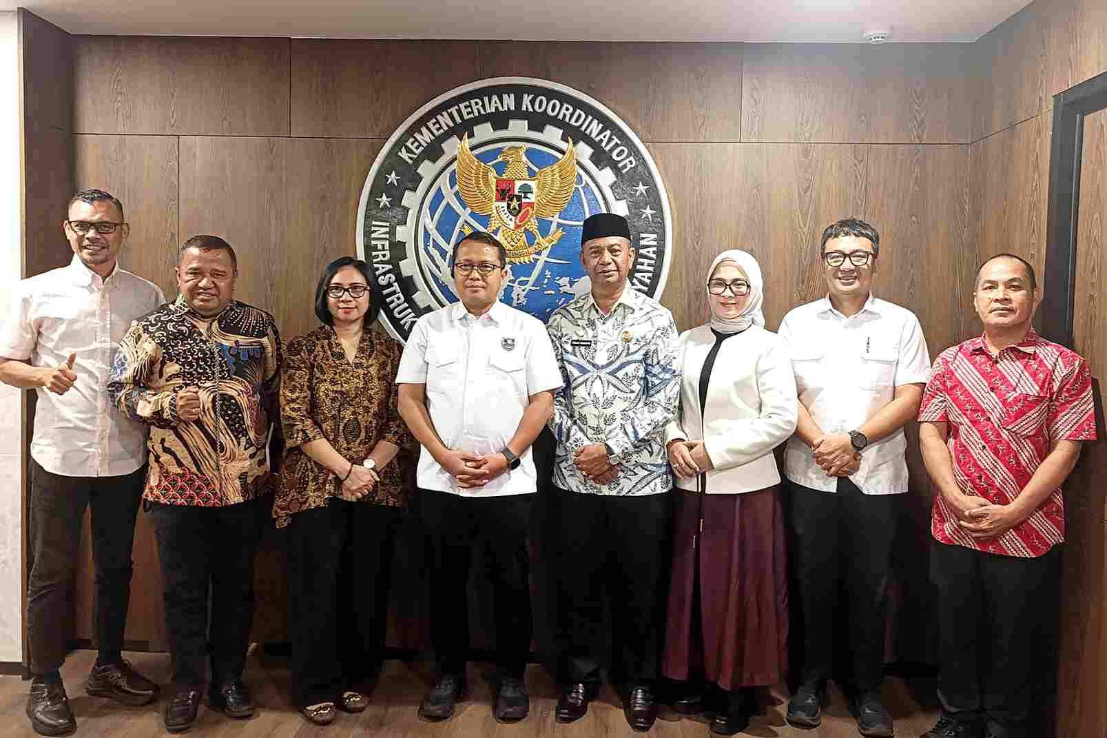 Rombongan Pemerintah Kabupaten Boltim bersama DPRD bertemu Staf Khusus Kemenko Infra untuk usulkan normalisasi sungai dan pembangunan tanggul.