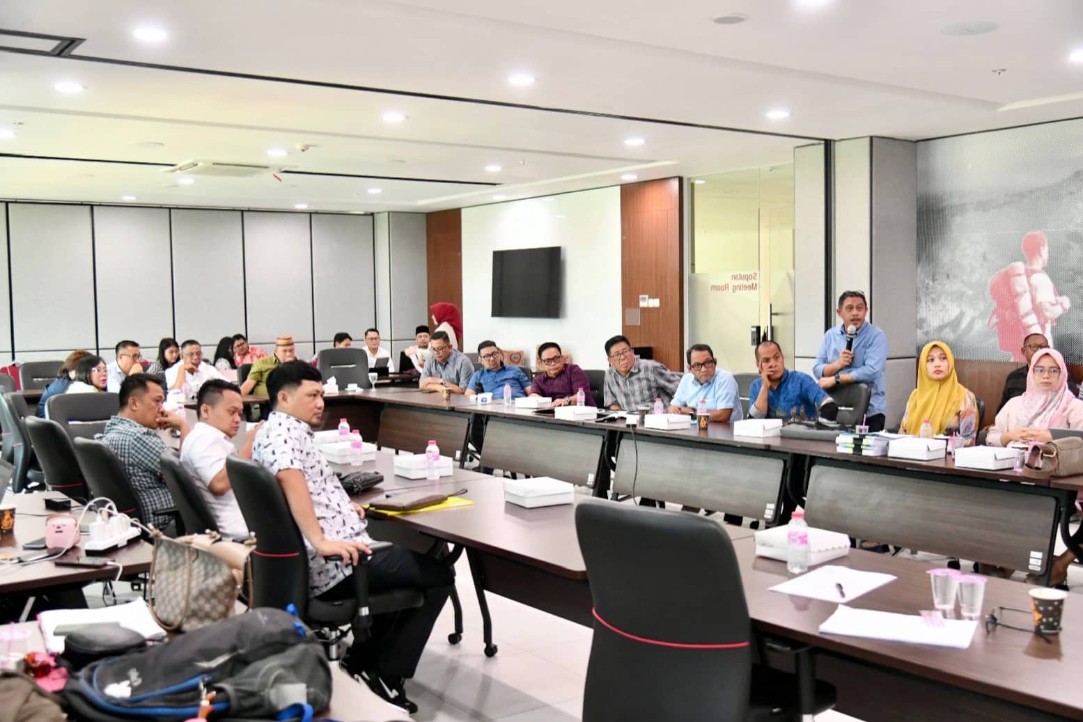 Rapat kerja Banggar DPRD Boltim bersama TAPD bahas Ranperda APBD 2026.