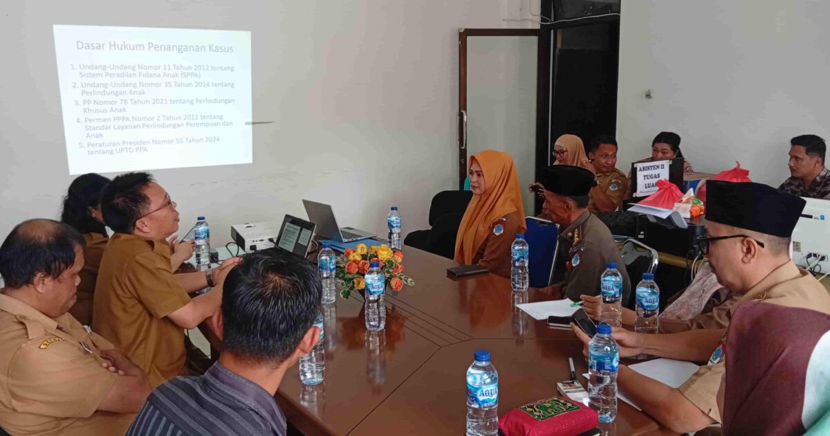 Kepala UPTD PPA Sulut Marsel Silom saat melakukan supervisi di UPTD PPA Boltim