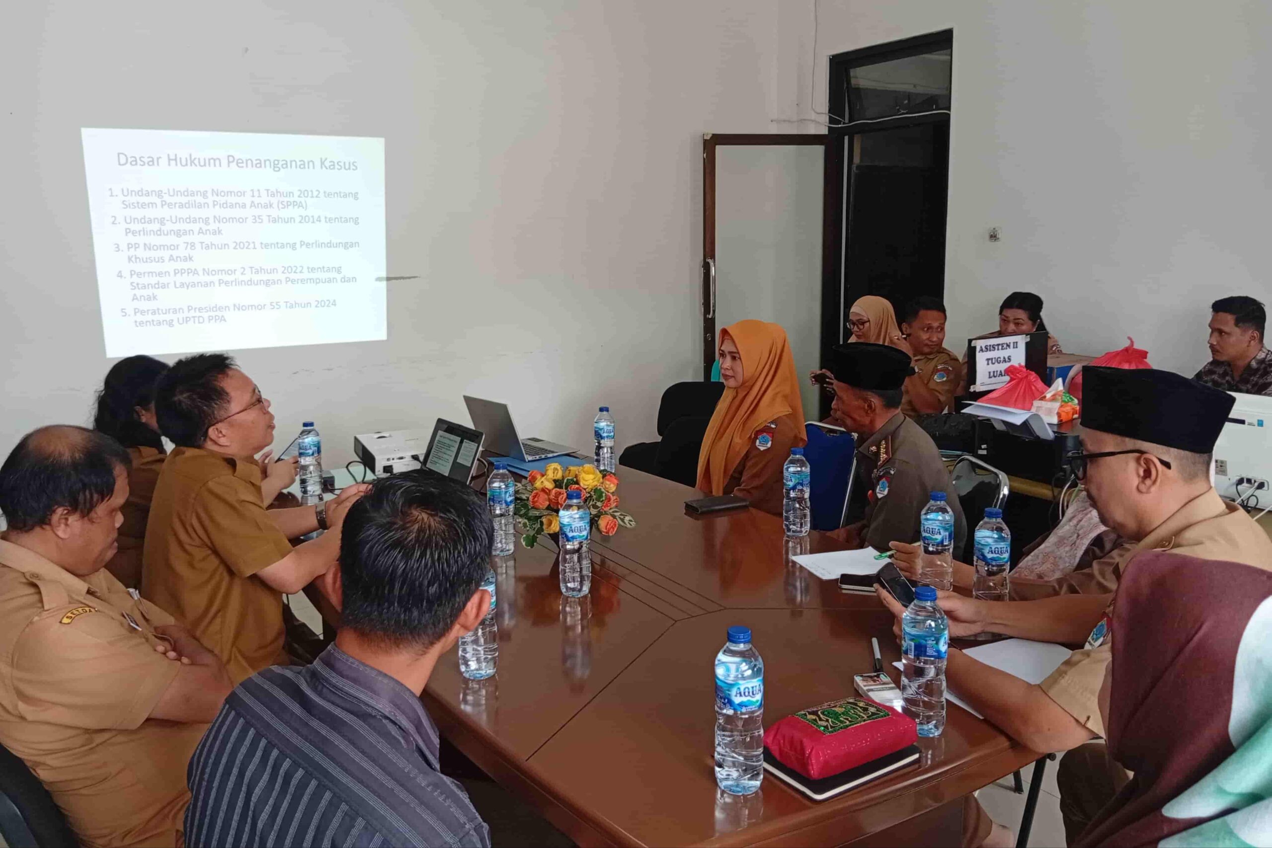 Kepala UPTD PPA Sulut Marsel Silom saat melakukan supervisi di UPTD PPA Boltim