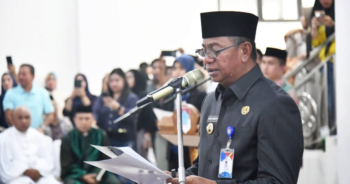Bupati Oskar Manoppo memberikan arahan usai pelantikan pejabat Boltim.