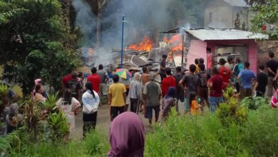 Kobaran api melanda rumah warga di Desa Buyandi Boltim