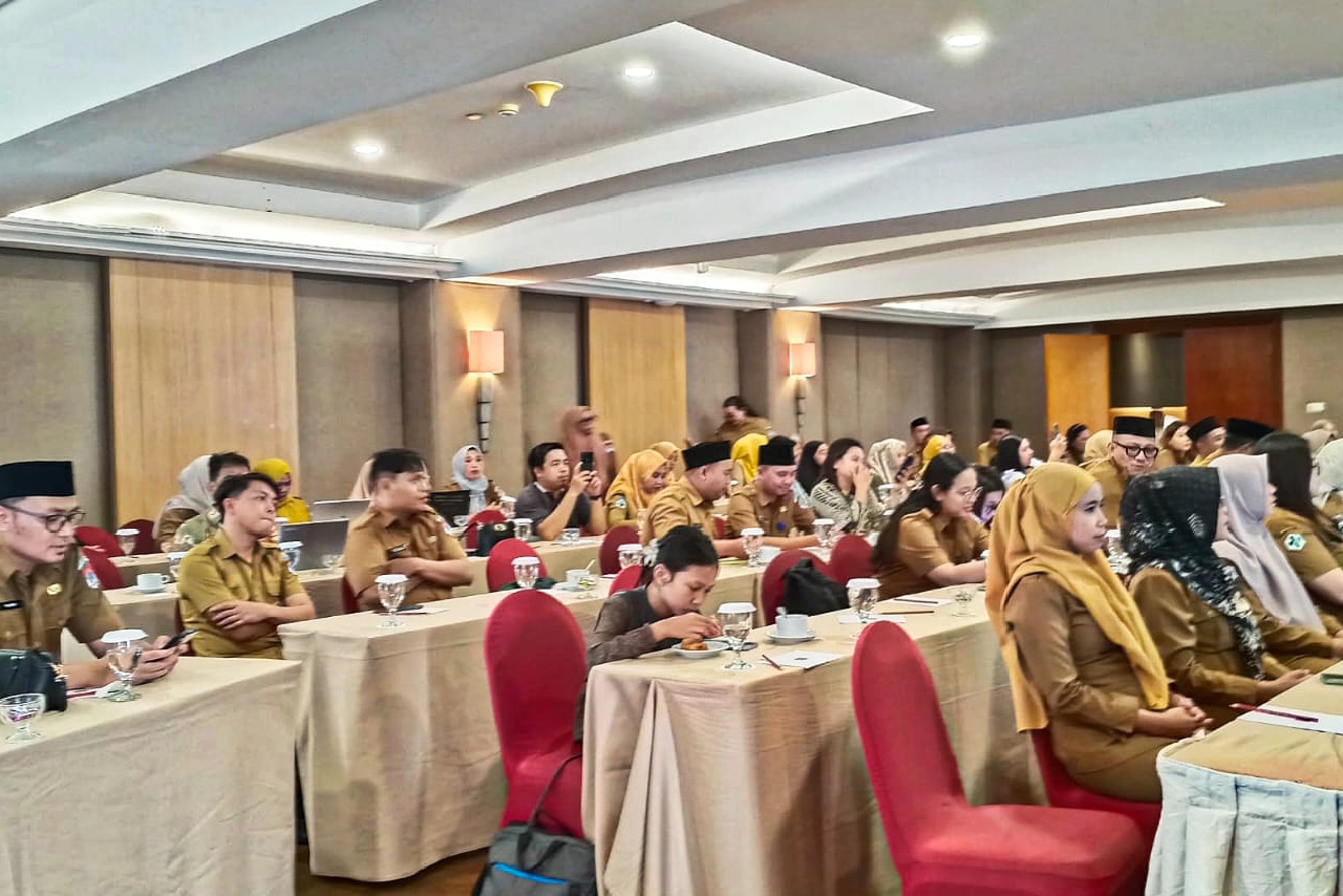 Para bendahara OPD Boltim mengikuti Bimtek Keuangan Daerah di Manado.