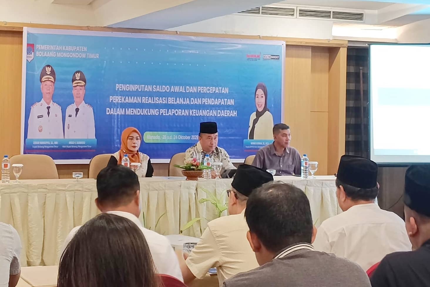 Wabup Boltim Argo Sumaiku saat menutup Bimtek Penginputan Saldo Awal dan Percepatan Realisasi Keuangan Daerah di Manado, Jumat 24 Oktober 2025.