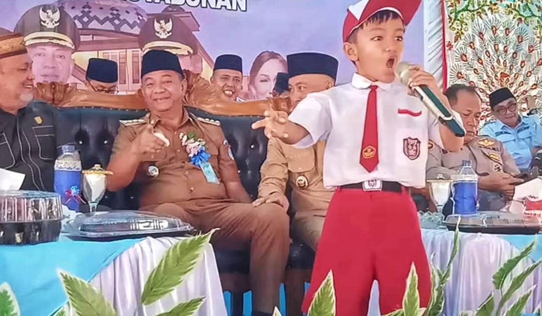 Arung Rahman membaca puisi Torotakon di Kotabunan