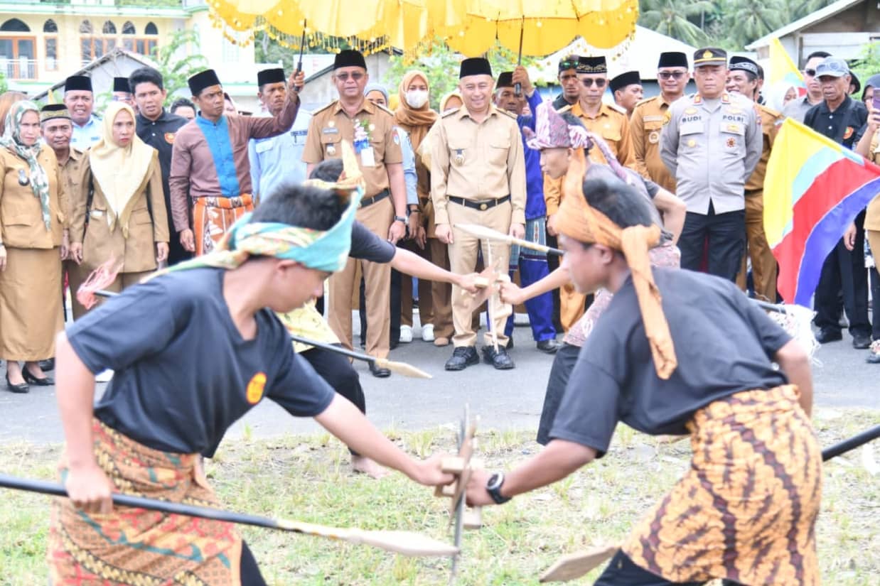 Bupati Boltim Oskar Manoppo dan Wabup Argo Sumaiku kunjungan kerja di Kecamatan Kotabunan