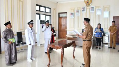 Bupati Boltim melantik dua Pj Sangadi di ruang kerja bupati