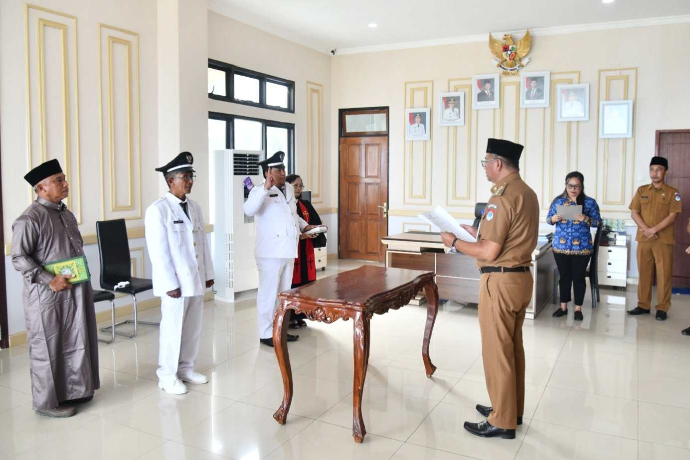 Bupati Boltim melantik dua Pj Sangadi di ruang kerja bupati