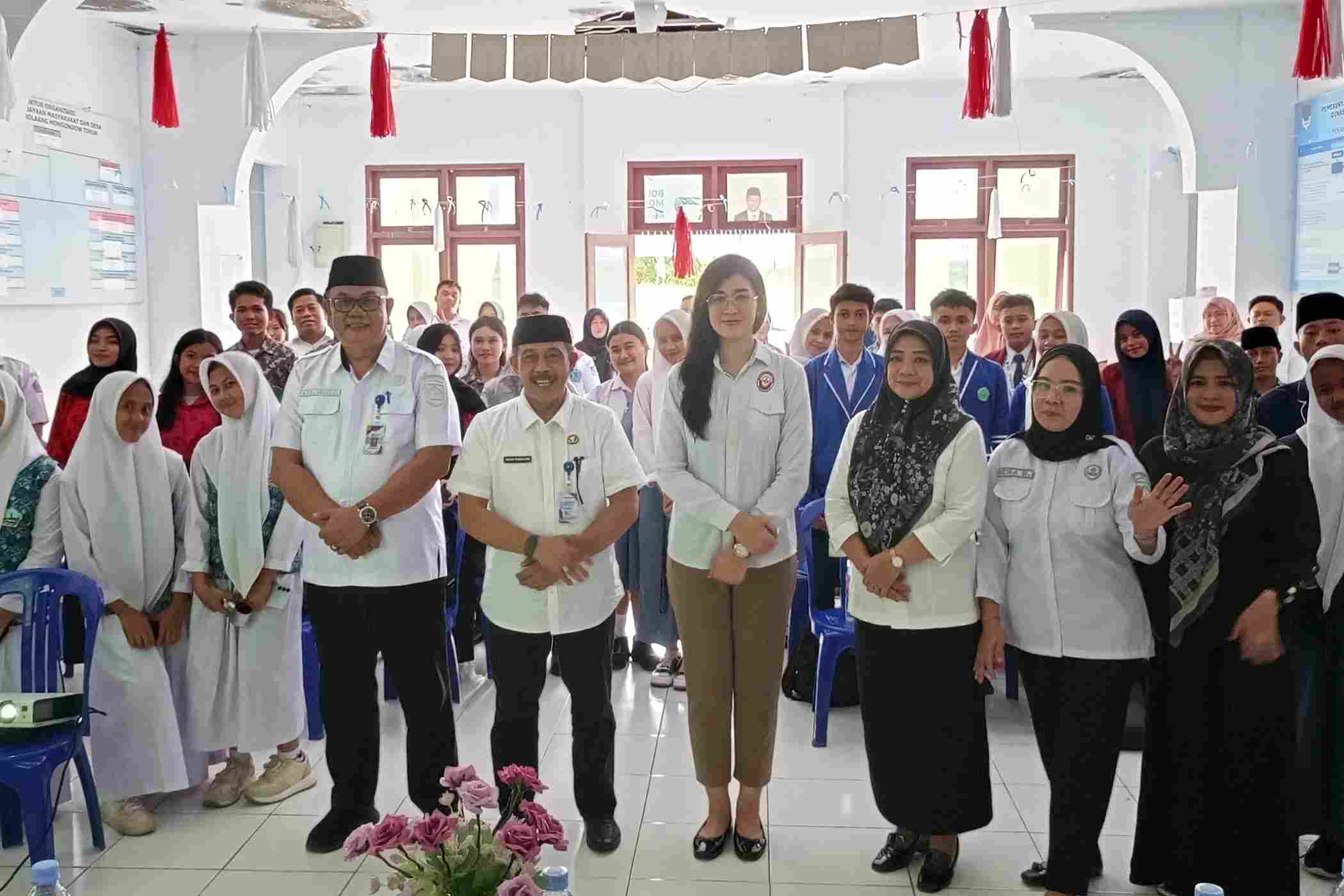 Pengurus Forum Anak Daerah Boltim berfoto bersama Dinas PPPA usai pengukuhan