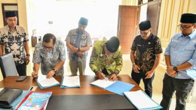 Bupati Boltim dan Dirut PT Ranomut menandatangani dokumen hibah lahan di Tutuyan II