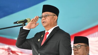 Bupati Oskar Manoppo memimpin upacara Hari Pahlawan ke-80 di Boltim