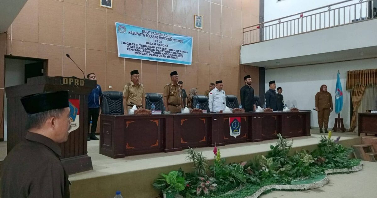 Ketua DPRD Boltim memimpin rapat paripurna penetapan APBD 2026
