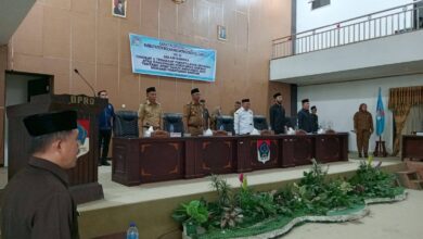 Ketua DPRD Boltim memimpin rapat paripurna penetapan APBD 2026