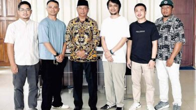 Komunitas Braga Mongondow usai menerima bantuan paket alat musik baru dari Pemkab Boltim