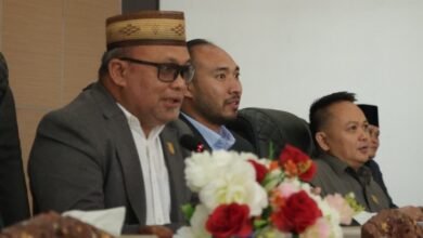 Ketua DPRD Boltim Samsudin Dama memimpin rapat paripurna DPRD Boltim