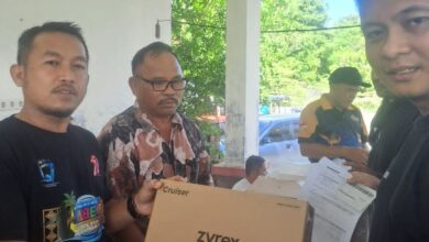 Penyerahan bantuan laptop Kemendikdasmen kepada Disdikbud Boltim