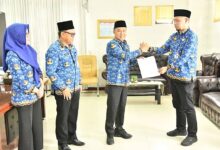 Samsurizal Korompot menerima surat penunjukan Plt Kepala BPKPD Boltim