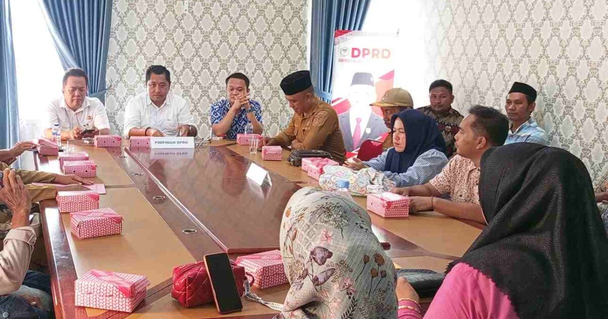 Rapat Dengar Pendapat Umum DPRD Boltim terima Gaji dan Aset di Desa Buyat