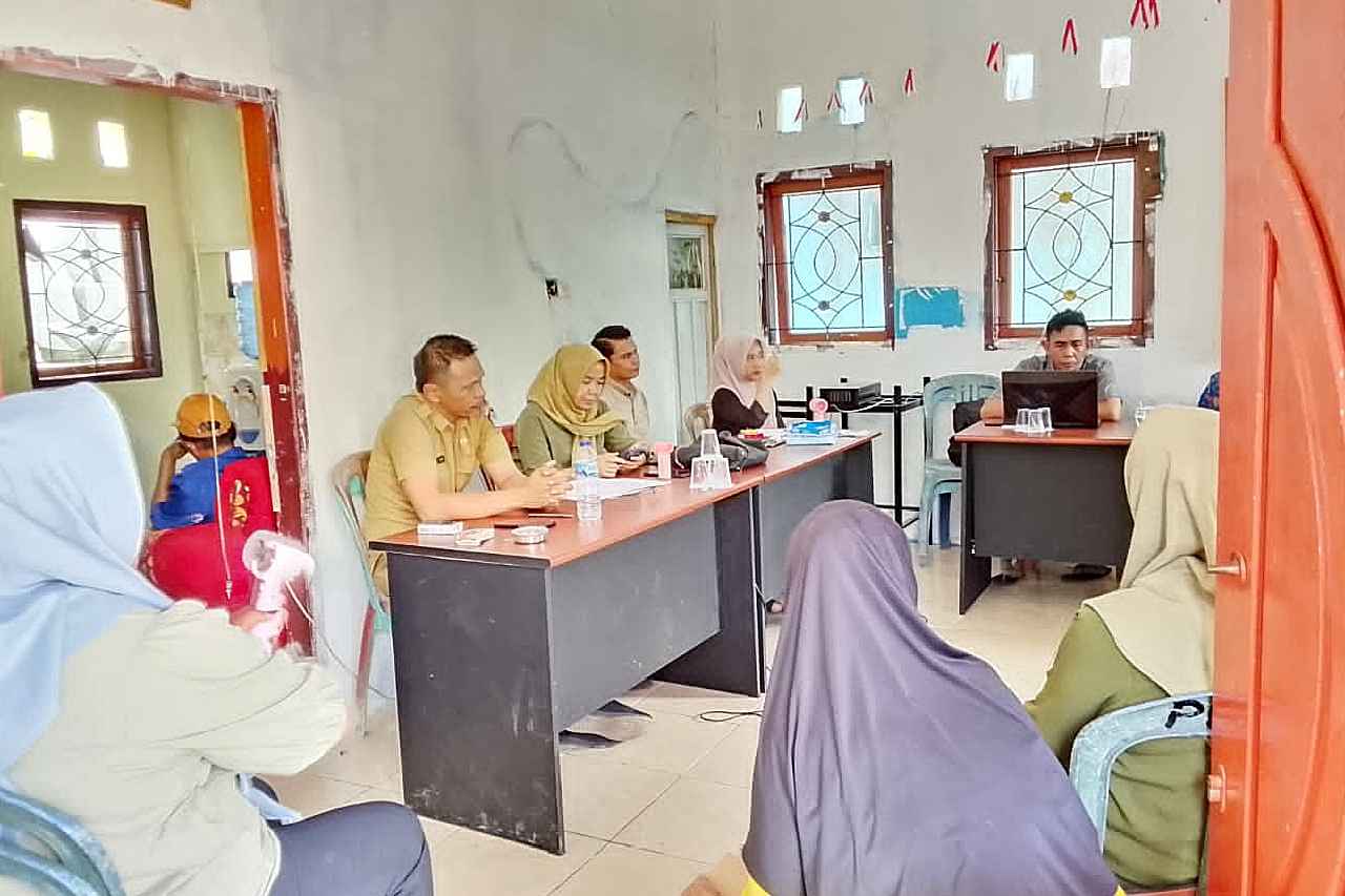 Sangadi Idumun, Novie Mokoagow, saat menyampaikan penyesuaian anggaran APBDes 2025