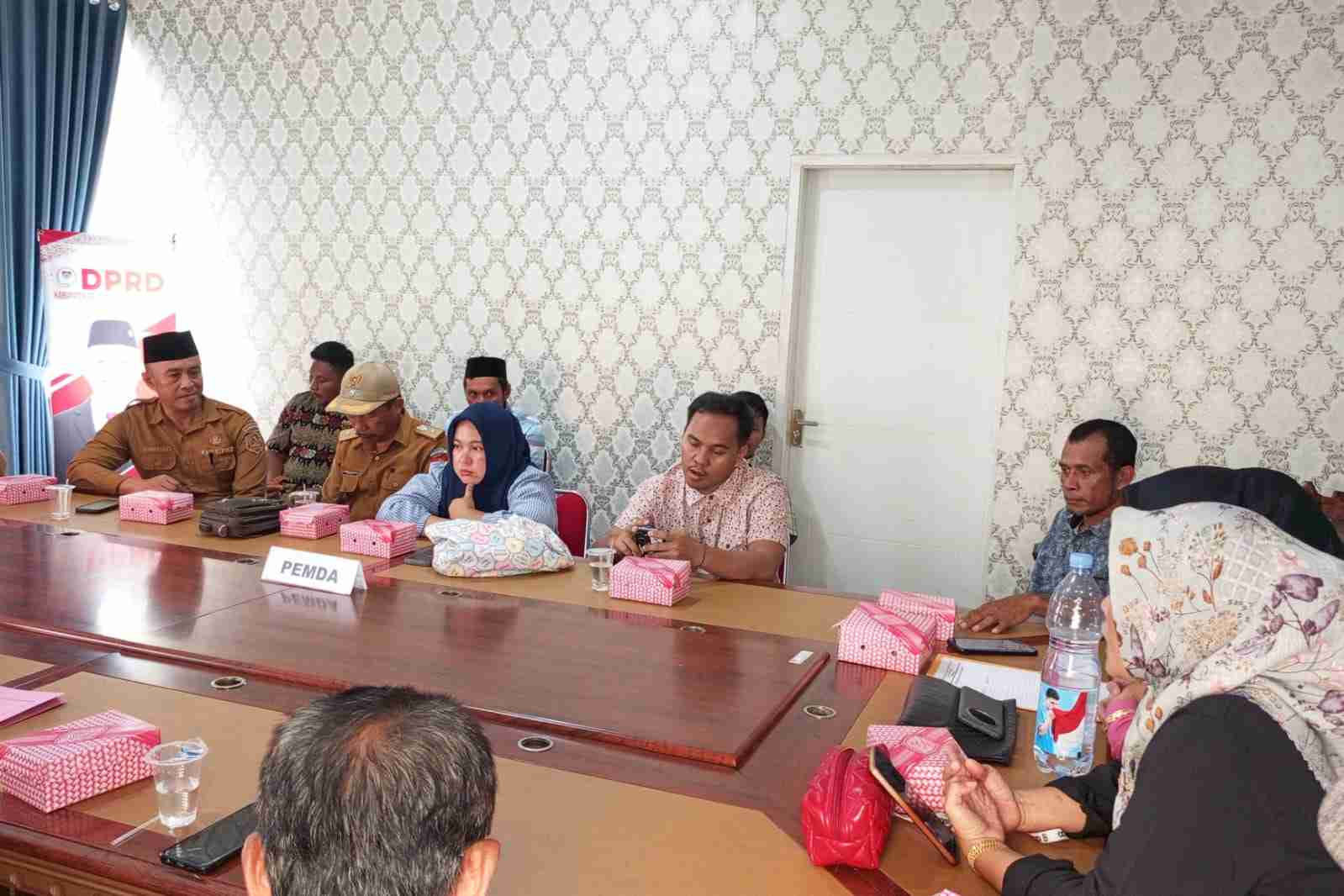 Suasana jalannya Rapat Dengar Pendapat Umum DPRD Boltim dengan Pemerintah Desa Buyat