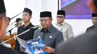 Bupati Oskar Manoppo melantik pejabat di lingkungan Pemkab Boltim