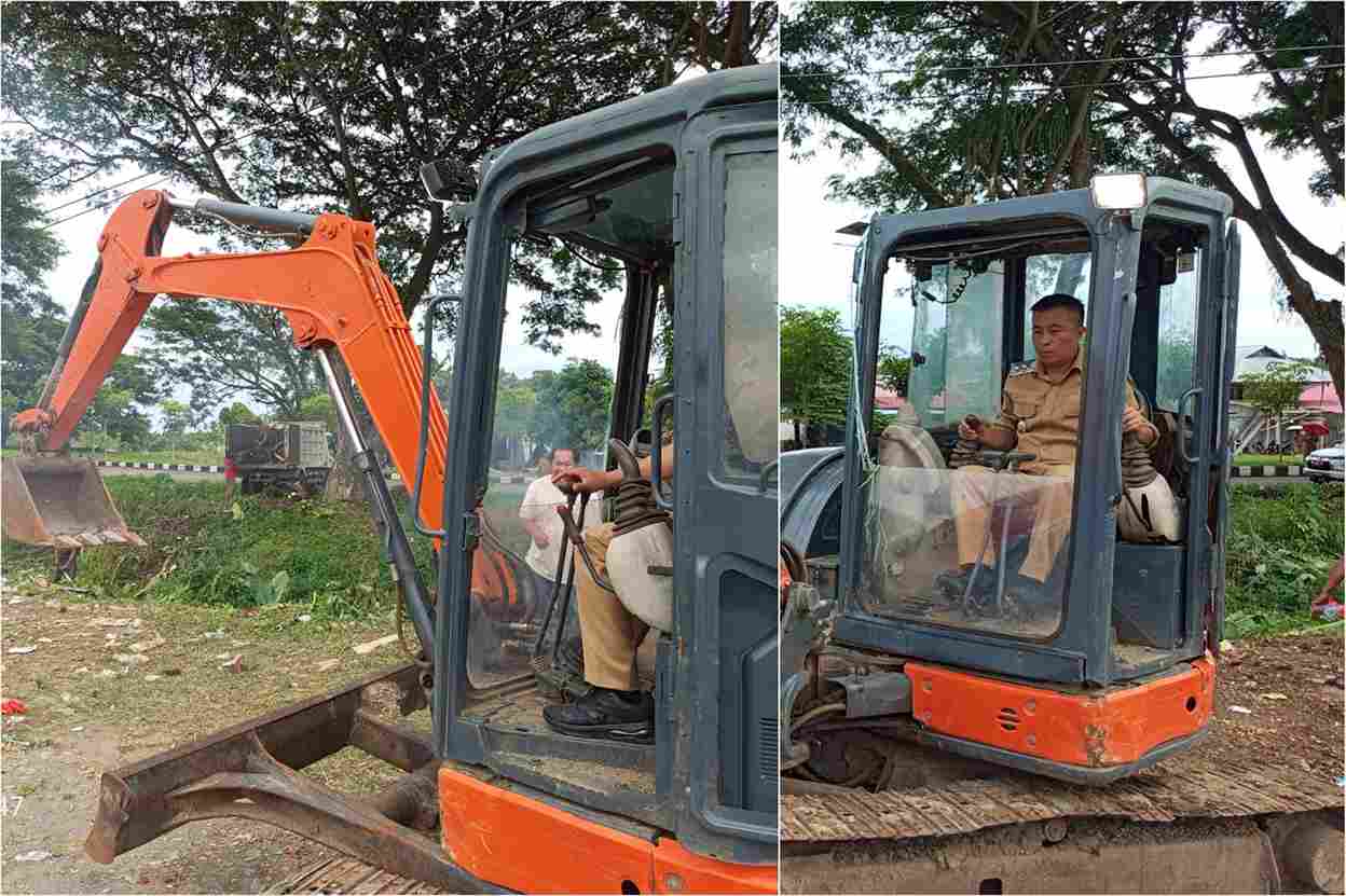 Wakil Bupati Boltim Argo Sumaiku mengoperasikan ekskavator di Tutuyan