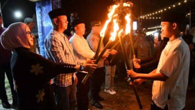 Bupati Oskar Manoppo melepas pawai obor Boltim sambut Ramadhan 1447 H