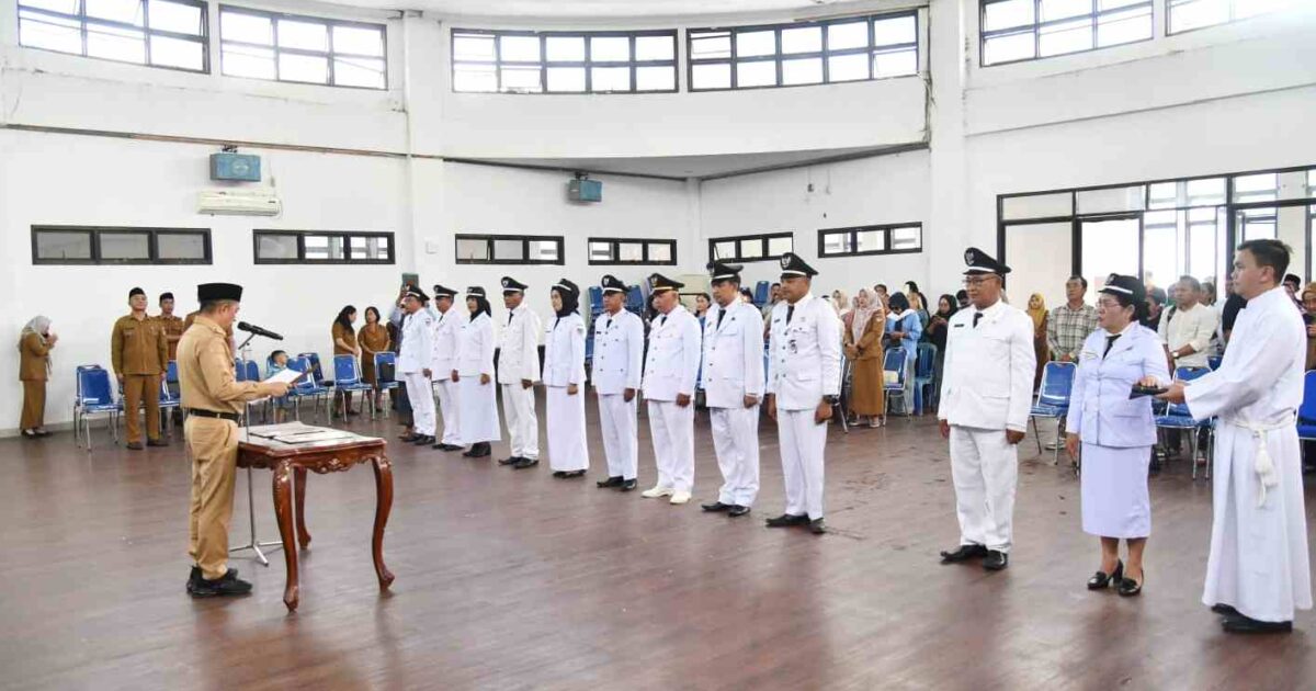 Wabup Boltim Argo Sumaiku lantik 11 Penjabat (Pj) Kepala Desa atau Sangadi