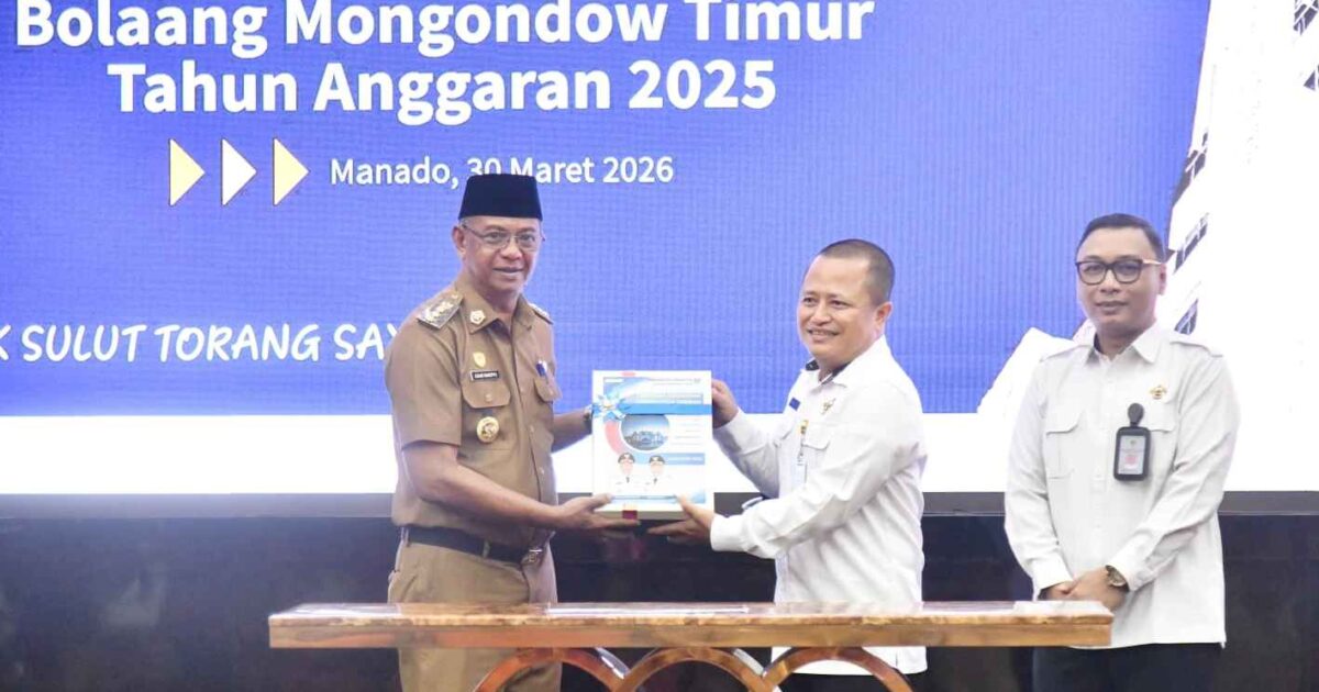 Bupati Boltim Oskar Manoppo menyerahkan LKPD 2025 ke BPK Sulut