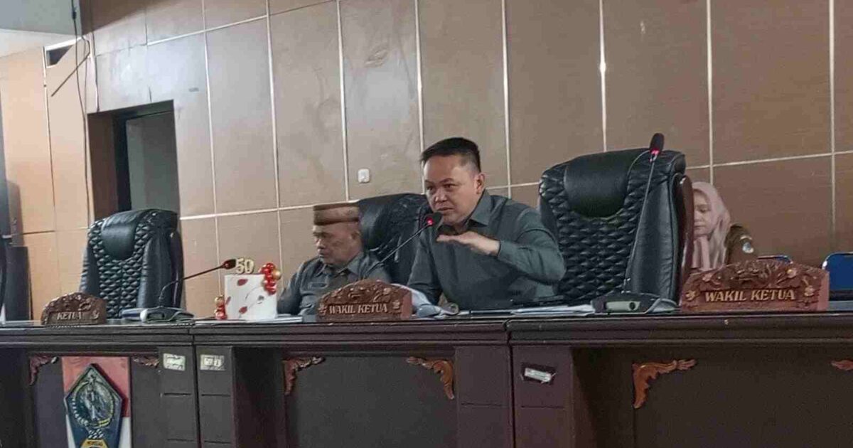 DPRD Boltim menyoroti polemik pergantian Sangadi Modayag III yang dinilai menimbulkan pertanyaan di masyarakat.