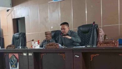 DPRD Boltim menyoroti polemik pergantian Sangadi Modayag III yang dinilai menimbulkan pertanyaan di masyarakat.