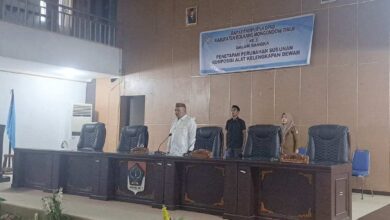 Ketua DPRD Boltim Samsudin Dama memimpin rapat paripurna