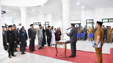 Bupati Oskar Manoppo melantik 25 pejabat di lingkungan Pemkab Boltim