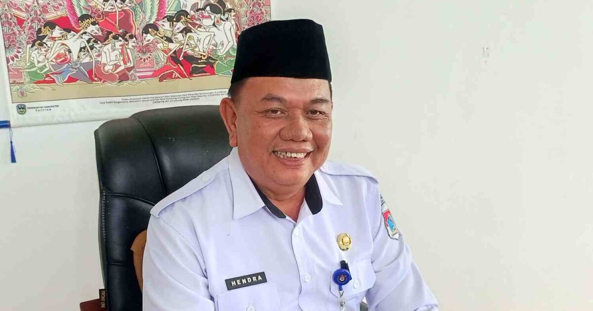 Asisten Bidang Pemerintahan dan Kesejahteraan Rakyat Sekretariat Daerah (Setda) Pemkab Boltim, Hendra Tangel memberikan penjelasan terkait pergantian Sangadi Modayag III