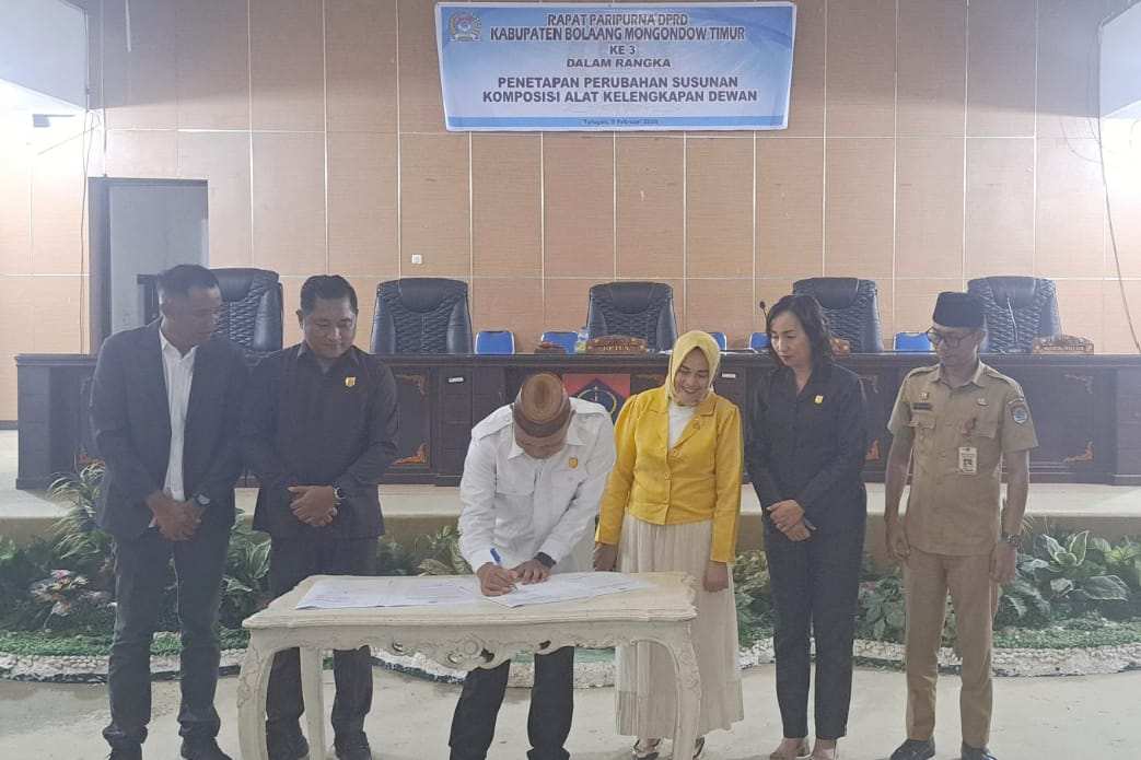 Penandatanganan berita acara perubahan komposisi AKD DPRD Boltim