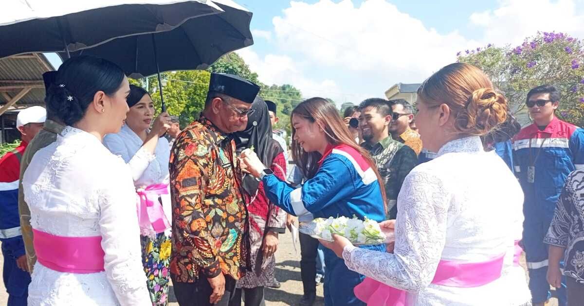 Penyambutan Bupati dan Wabup Boltim oleh pihak PGE dengan tanda penghormatan