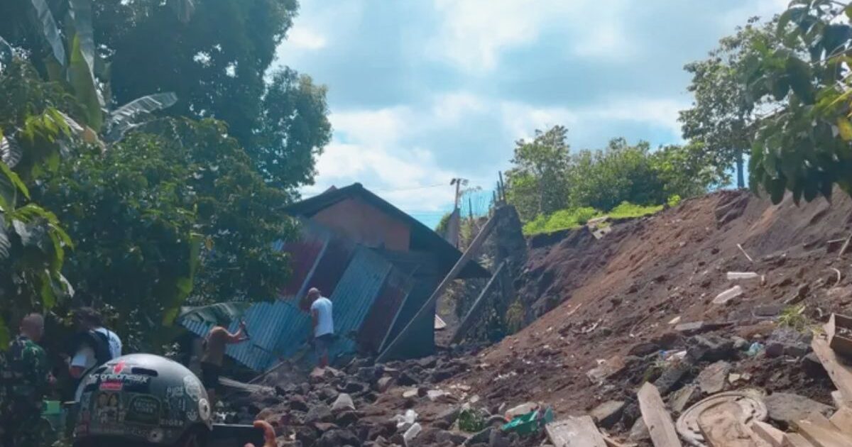Rumah hancur gempa Bitung
