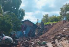 Rumah hancur gempa Bitung